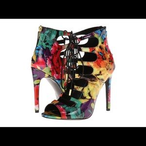 Steven Madden Gladiator ( Cythiaa ) floral pattern
